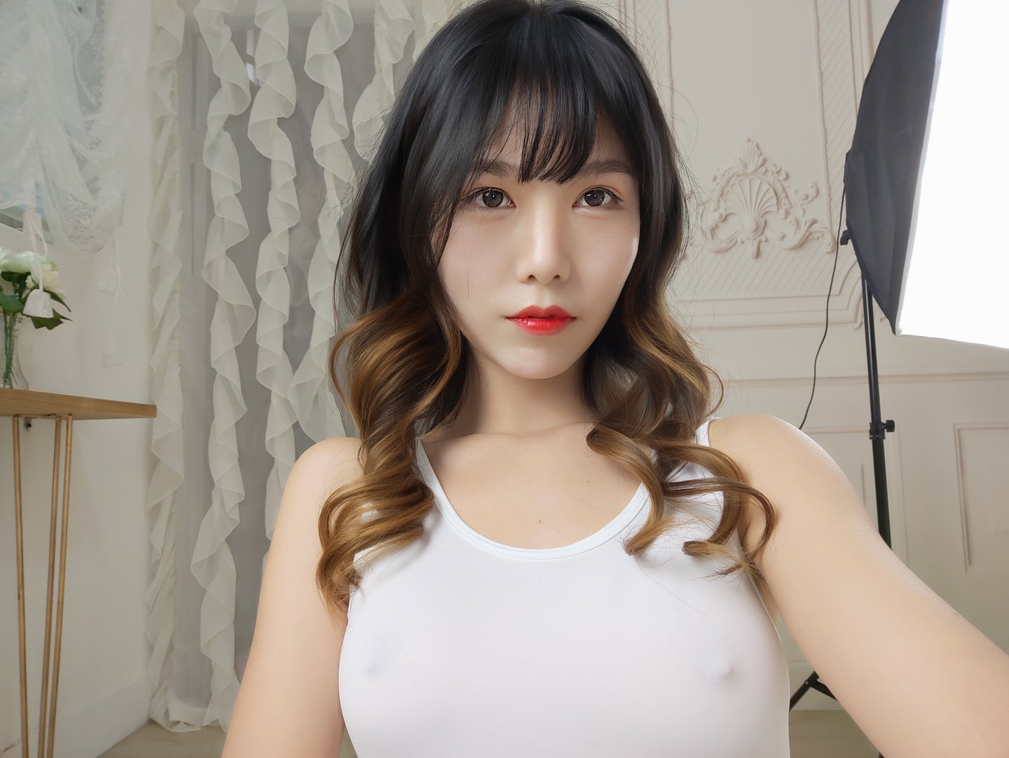 抖娘-利世 NO.008 白色死库水激凸自拍