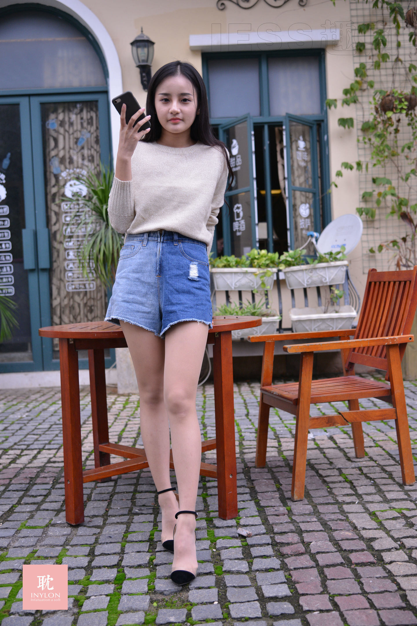 [IESS异思趣向] 普惠集 101 – 诗琪 – 路遇手机上瘾小姐姐