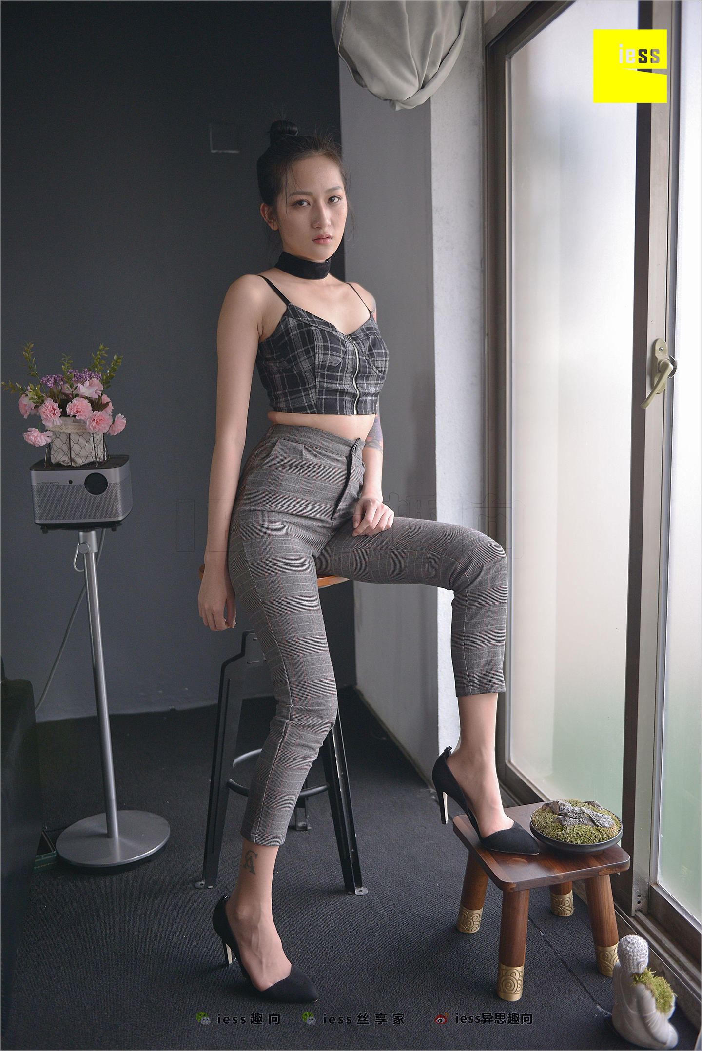 [IESS异思趣向] 2018.06.20 丝足便当241：《短网袜、长裤与职场》潇潇