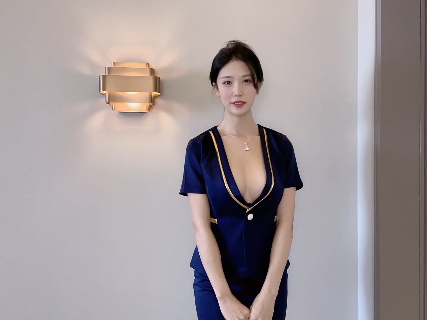 抖娘-利世 NO.129 按摩技师一条龙服务 1V