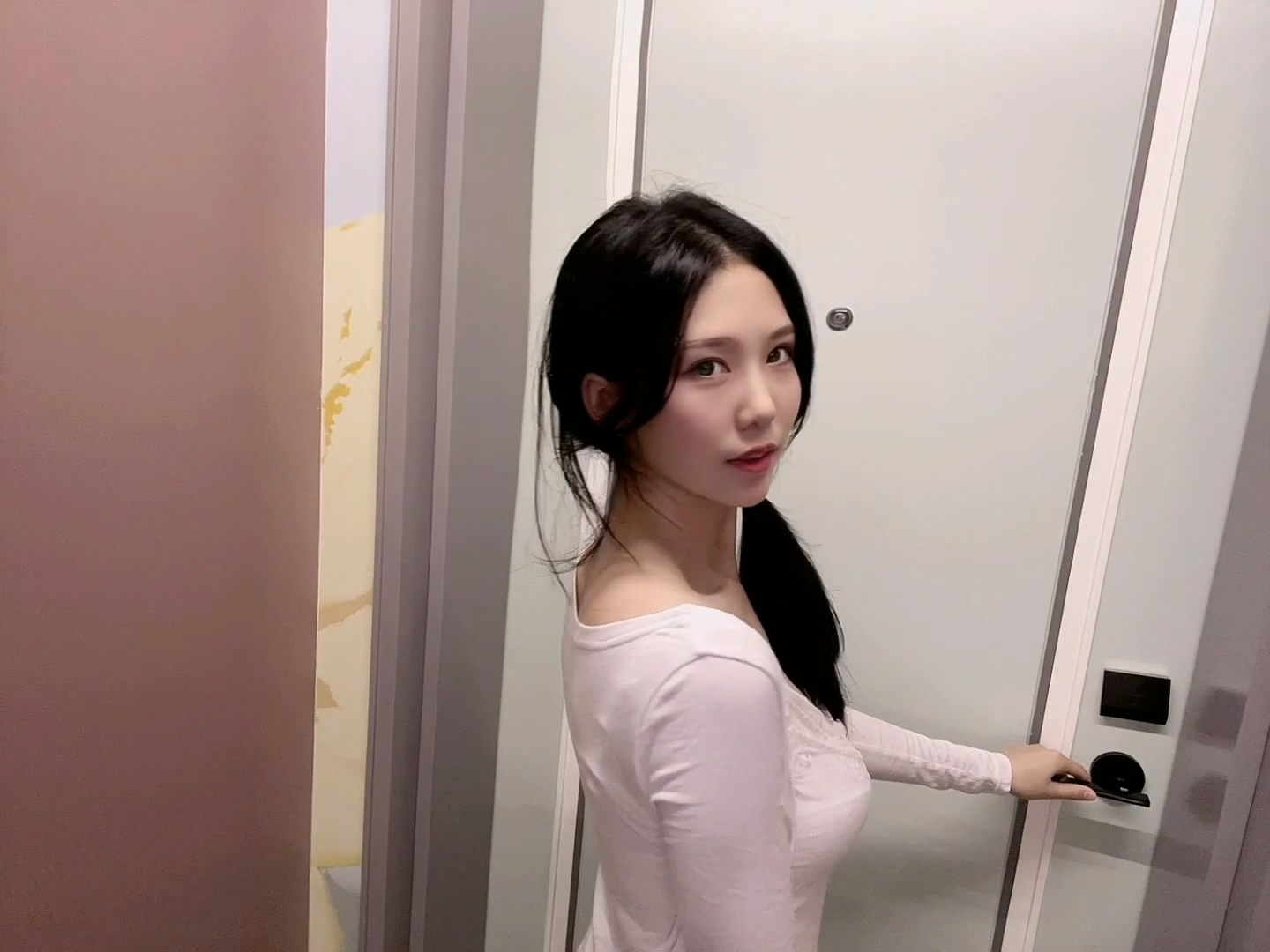 抖娘-利世 NO.116  忘带钥匙去邻居家 1V