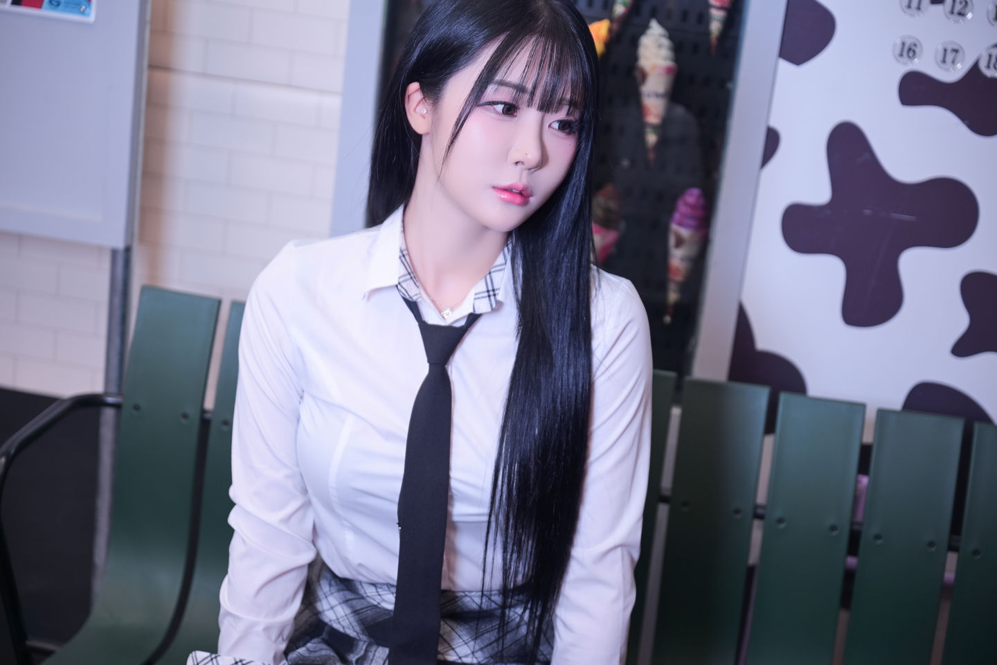 Bomi (보미) NO.106 Schoolgirl In The Subway [101P]