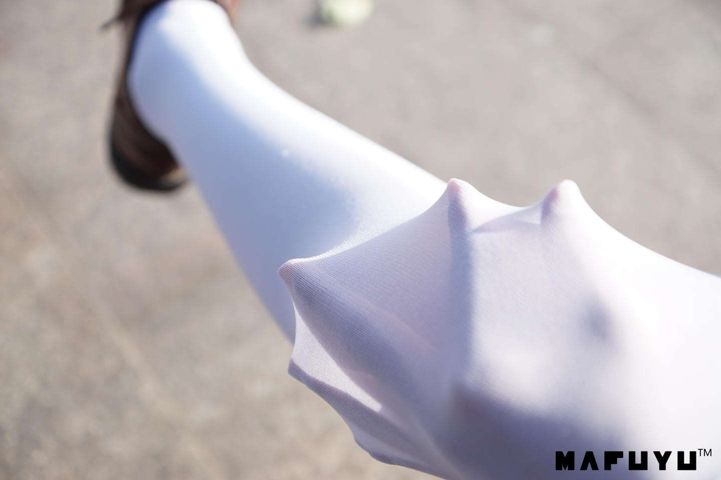 神楽坂真冬 NO.004 少女と自然と白い靴下