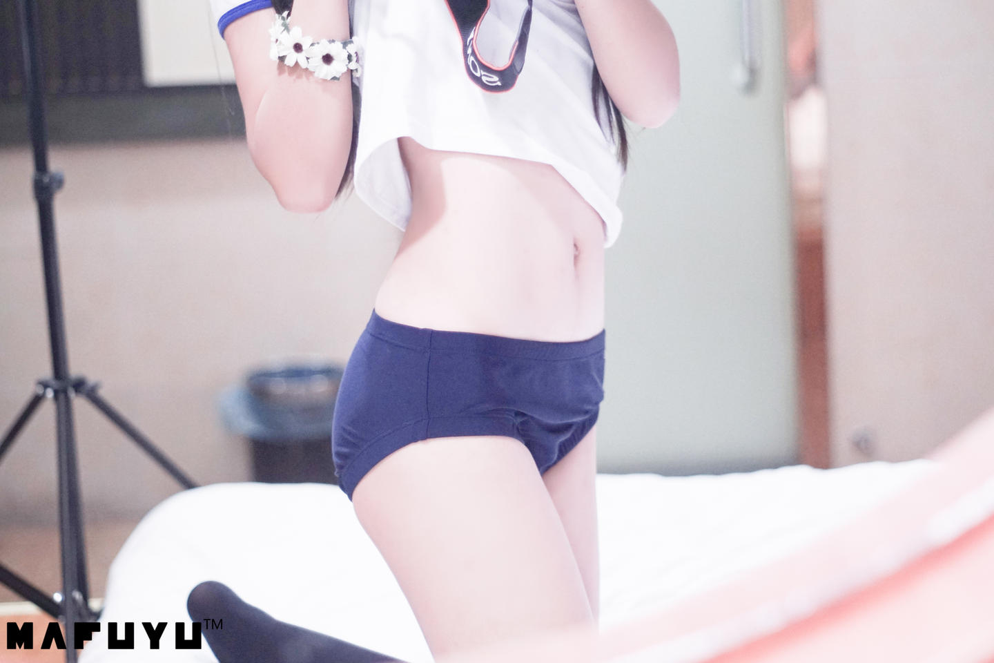 神楽坂真冬 NO.014 丝袜配奶茶 1V